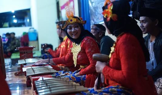 Mengenal dan Bermain Alat Musik Tradisional Karawitan di Desa Wisata Kandri 3 bonang, kandri, demung