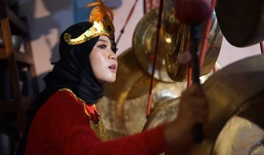 Mengenal dan Bermain Alat Musik Tradisional Karawitan di Desa Wisata Kandri 5 gong