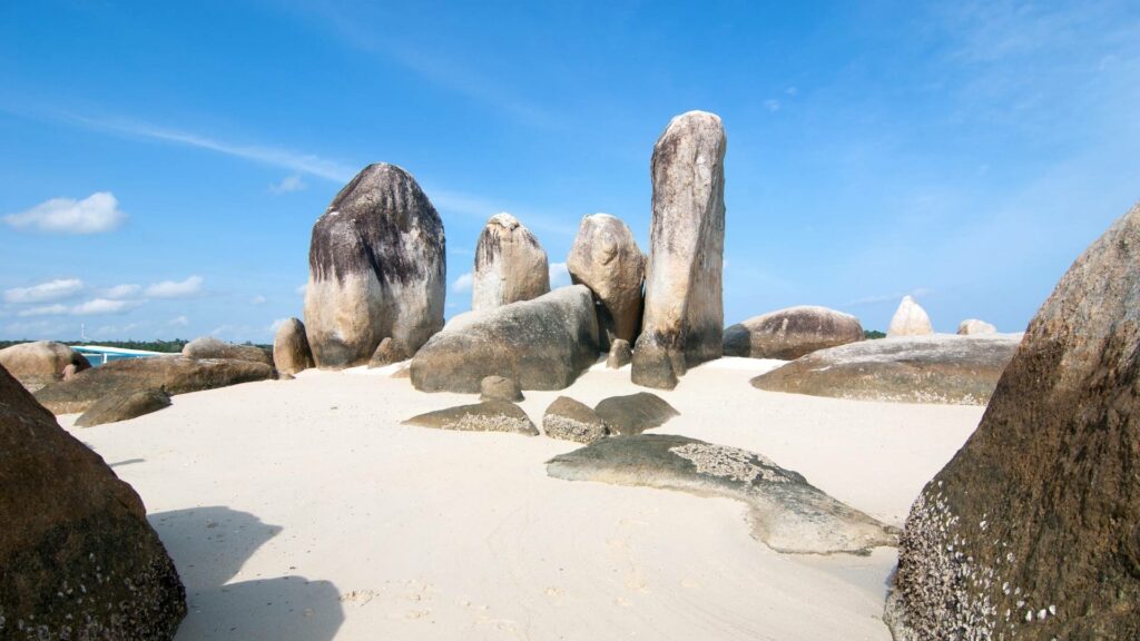 5 Pantai di Belitung, Indahnya tak Terhitung! Batu berlayar, belitung