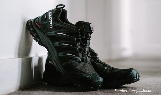 Jenis sepatu untuk trekking dan pendakian Low-cut hiking shoes