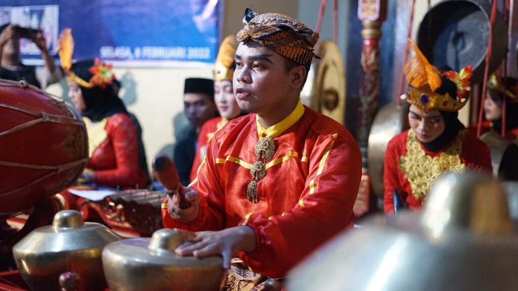 Mengenal dan Bermain Alat Musik Tradisional Karawitan di Desa Wisata Kandri