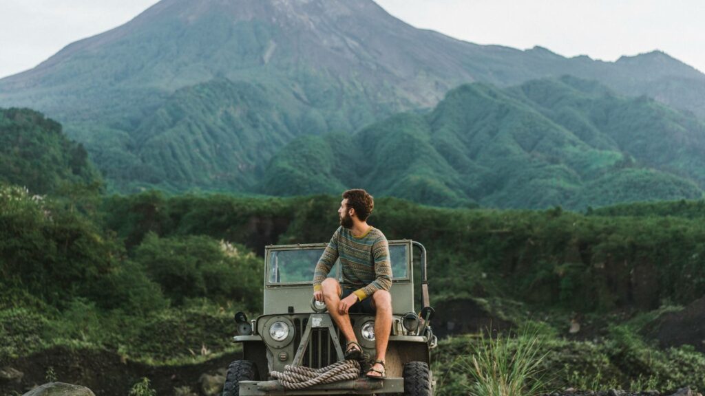 Seru! Berburu Sunrise di Gunung Merapi Naik Jip Willys Klasik