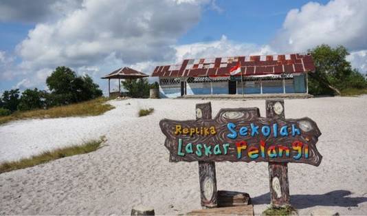 Replika SD Laskar Pelangi