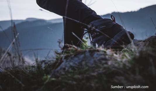 Tips memilih sepatu khusus wisata trekking dan hiking