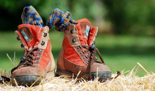 Aman dan Nyaman, Inilah Tips Memilih Alas Kaki untuk Trekking dan Wisata Lainnya 