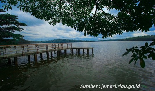 wisata hits pekanbaru danau buatan khayangan