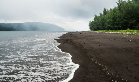 Anak Gunung Krakatau Sebesi 1