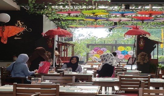 Tempat nongkrong rekomen di Batam malam hari Pojok Kuliner Nagoya Mansion