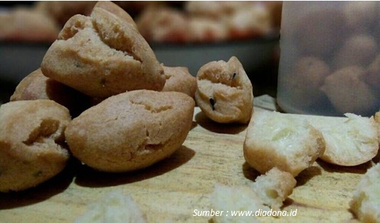 jajanan Kue Khas Makassar yang Tahan Lama Kerupuk Jintan
