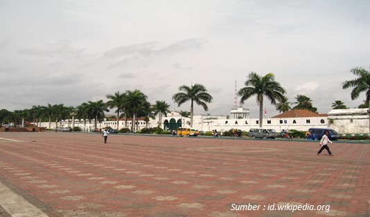 Wisata Sungai Musi, Cara Asyik Traveling di Palembang 2 obyek wisata menarik di sungai Musi Benteng Kuto Besak