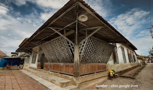 Wisata Sungai Musi, Cara Asyik Traveling di Palembang 6 Kampung Arab Al Munawar