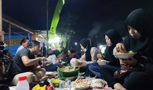 Ojo Dibandingke, Makanan Khas Banyuwangi Pecel Pitik Terbukti Juga Oke 1 Asal usul pecel pitik Banyuwangi