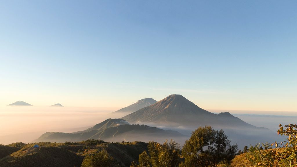 Sudahi Sedihmu, Yuk Ngetrip ke Gunung Prau!
