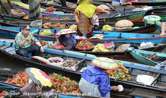 Fakta Unik Pasar Terapung di Banjarmasin Banyak Hikmah yang Bisa Dipetik 1 Pasar Terapung di Banjarmasin