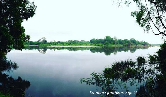 Danau di Batanghari Jambi