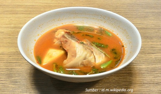 Makanan Khas Palembang selain Pempek yaitu Pindang patin