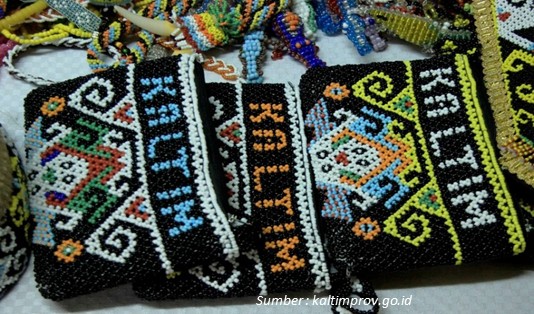 Tak Ada Ruginya Beli Oleh-oleh Kerajinan Tangan Khas Berau yang Mempesona 5 Manik manik Kalimantan