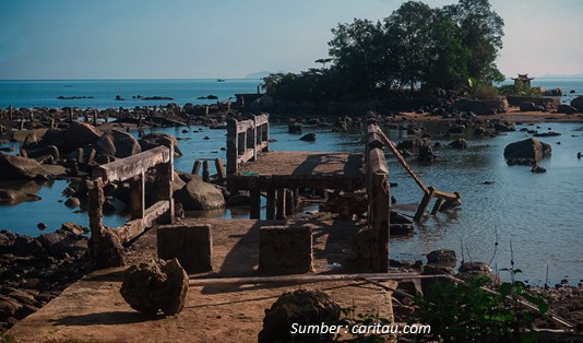 Menikmati panorama Pulau Simping di Singkawang