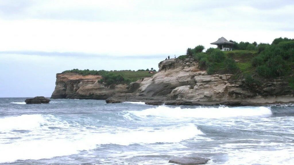 Wisata Pantai Klayar Pacitan