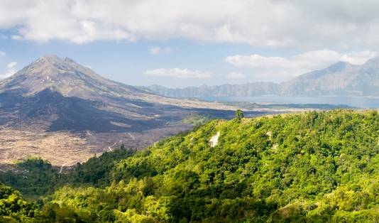 Bosan ke Pantai? Cobain Trekking Gunung Batur! 2 Gunung Batur, Danau Batur, Bali, Kintamani
