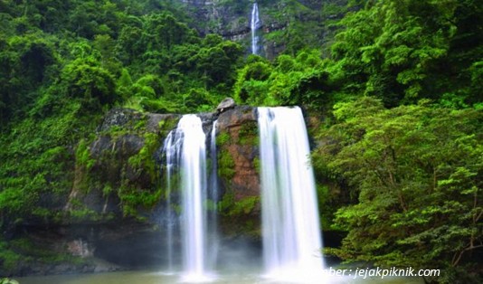 Wisata Geopark Ciletuh Pelabuhan ratu juga ada Curug Sodong