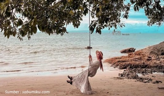 Wisata Geopark Ciletuh Pelabuhan ratu terdapat Pulau Kunti