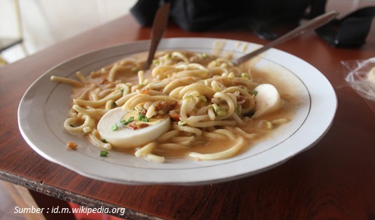 rekomendasi Makanan Khas Palembang selain Pempek yaitu Mie Celor