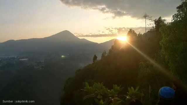 Sunrise Wisata Tebing Keraton Bandung