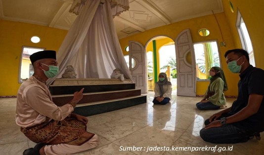 6 Aktivitas Seru di Desa Wisata Dayun dan Cicipi Brownies Semangka 6 Berziarah di Desa Wisata Dayun