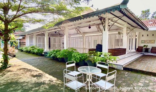 Joglo dan Bale Panggung Rumah Budaya Kratonan Solo