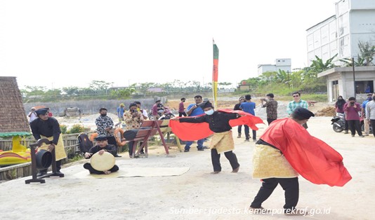 6 Aktivitas Seru di Desa Wisata Dayun dan Cicipi Brownies Semangka 7 Menikmati Pertunjukan Budaya di Desa Wisata Dayun