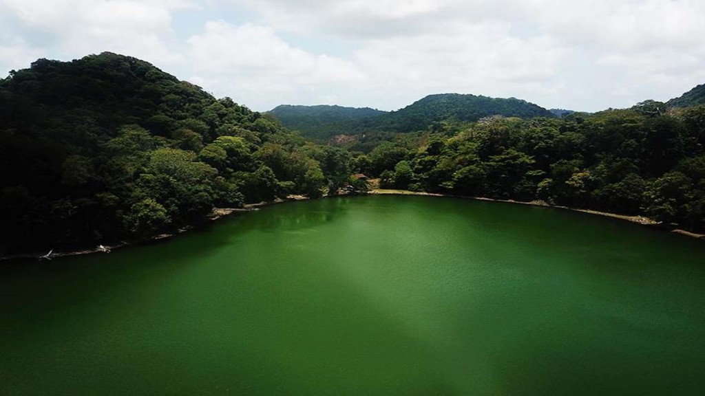 6 Wisata Pulau Bawean Gresik, Ada Danau Magis! Wisata Pulau Bawean Gresik