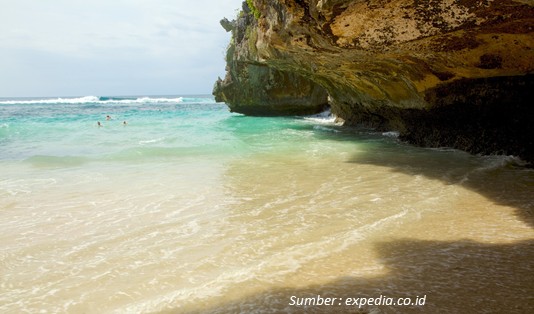 Dreamland Pantai Uluwatu Bali