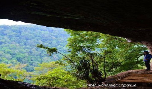 Wisata Gua Sigolo golo di Wonosalam Jombang