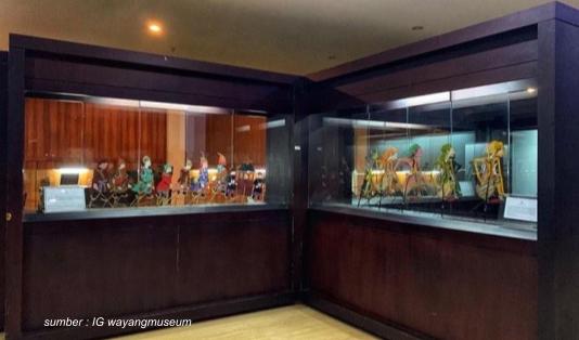 Aktivitas di dalam Museum Wayang Jakarta