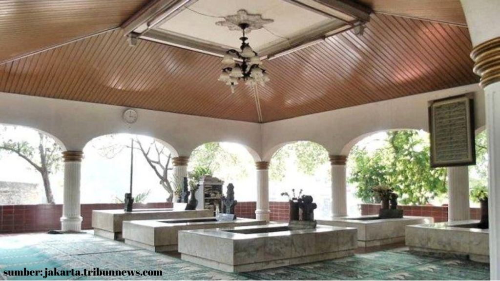 isra mi'raj, wisata religi, makam pangeran jayakarta, achmad djakerta, makam sunan gunung jati, wali songo, makam sunan giri, makam imogiri, makam dan goa pamijahan tasikmalaya,