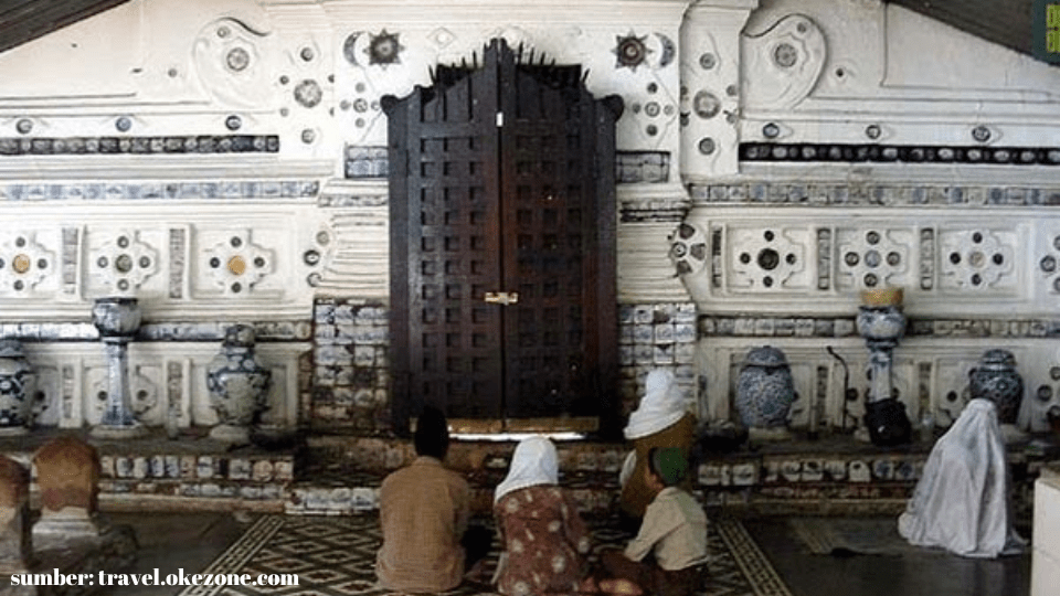 isra mi'raj, wisata religi, makam pangeran jayakarta, achmad djakerta, makam sunan gunung jati, wali songo, makam sunan giri, makam imogiri, makam dan goa pamijahan tasikmalaya,