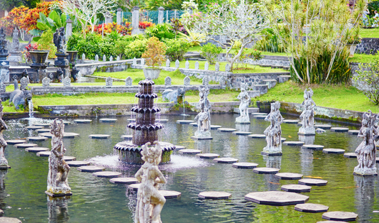 bali dan nusa penida, bali, nusa penida, tanjung benoa watersport, pantai melasti, pantai jimbaran, desa wisata penglipuran, penglipuran, taman air tirta gangga, tirta gangga, pura lempuyang, the gate of heaven, angels billabong, broken beach, kelingking beach, crystal bay, Bali and Nusa Penida cheap package, Cheap package