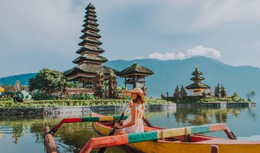 bali dan nusa penida, bali, nusa penida, tanjung benoa watersport, pantai melasti, pantai jimbaran, desa wisata penglipuran, penglipuran, taman air tirta gangga, tirta gangga, pura lempuyang, the gate of heaven, angels billabong, broken beach, kelingking beach, crystal bay, Bali and Nusa Penida cheap package, Cheap package