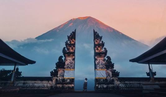 bali dan nusa penida, bali, nusa penida, tanjung benoa watersport, pantai melasti, pantai jimbaran, desa wisata penglipuran, penglipuran, taman air tirta gangga, tirta gangga, pura lempuyang, the gate of heaven, angels billabong, broken beach, kelingking beach, crystal bay, Bali and Nusa Penida cheap package, Cheap package