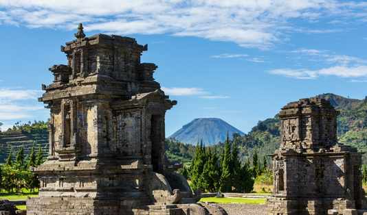 eksplor dieng, bukit sikunir, candi arjuna, telaga warna, kawah sikidang,