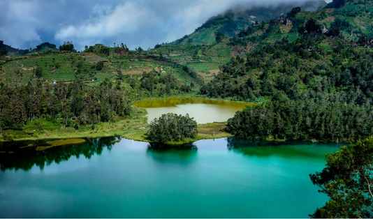 eksplor dieng, bukit sikunir, candi arjuna, telaga warna, kawah sikidang,