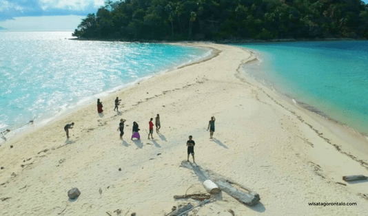 berkelana di gorontalo, masjid raya baiturrahim, kota serambi madinah, bandara jalaludin isimu, menara keagungan, benteng otanaha, danau limboto, desa iluta, pulau mohinggito, pulau bogisa, pantai pasir putih, pulau taman laut olele, desa olele, taman laut nasional olele, 