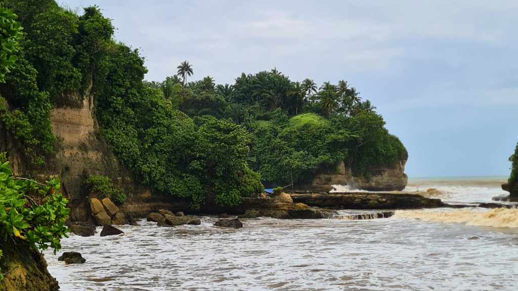 Ikut Open Trip ke Ujung Genteng, Serunya Bukan Kaleng-kaleng!