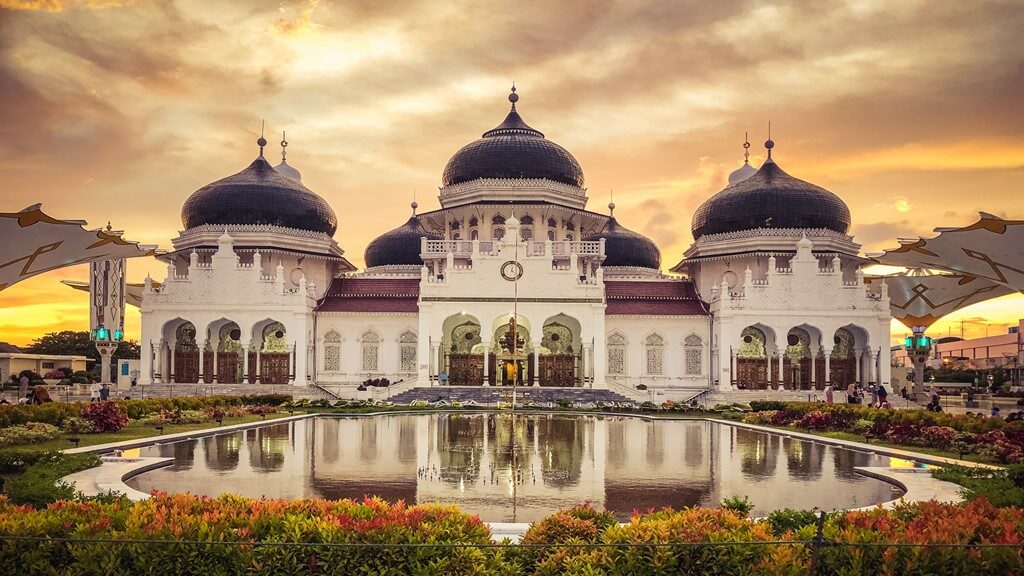 3 Wisata Halal di Indonesia: Menikmati Pesona Budaya Tanpa Melanggar Aturan Agama Destinasi Wisata Halal di Indonesia