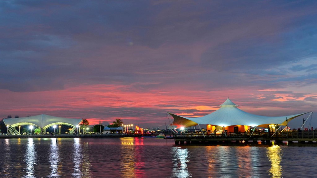 cafe ancol pinggir pantai