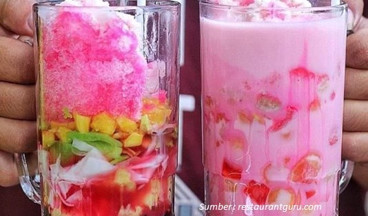 Jajanan Favorit Buka Puasa, rekomendasi minuman untuk berbuka puasa Es Campur