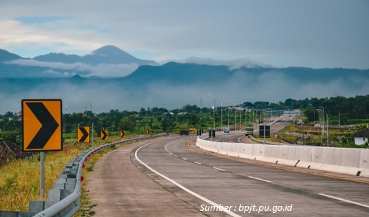 5 Rute Jalan Tol View Indah di Indonesia 2023 dan Tips Melintasinya! 5 Tol Pandaan-Malang
