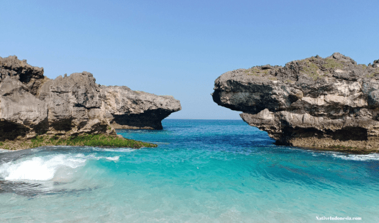 Open Trip Jelajah Sumba Cuma 3 Juta? Nih Paketnya! 5 open trip jelajah sumba, pulau sumba, negeri seribu bukit, ratenggaro, pantai pero, mandorak, weekuri, praijing, wairinding, puru kambera, waimarang, walakiri, bukit tenau, open trip exploring sumba, sumba island, land of a thousand hills, ratenggaro, pero beach, mandorak, weekuri, praijing, wairinding, puru kambera, waimarang, walakiri, tenau hills, Indonesian Sumba Trip Package