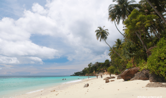 open trip Pulau Weh, museum tsunami aceh, monumen pltd apung, masjid raya baiturrahman, bukit balohan, tugu nol kilometer, pulau klah, benteng anoi itam, pantai sumur tiga, pantai iboih, pulau rubiah, gua sarang, pantai pasir putih aceh,
